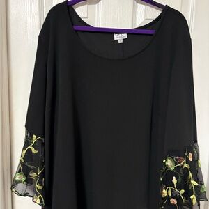 Beautiful black dress with detail lace cuffs.
Size 30/32